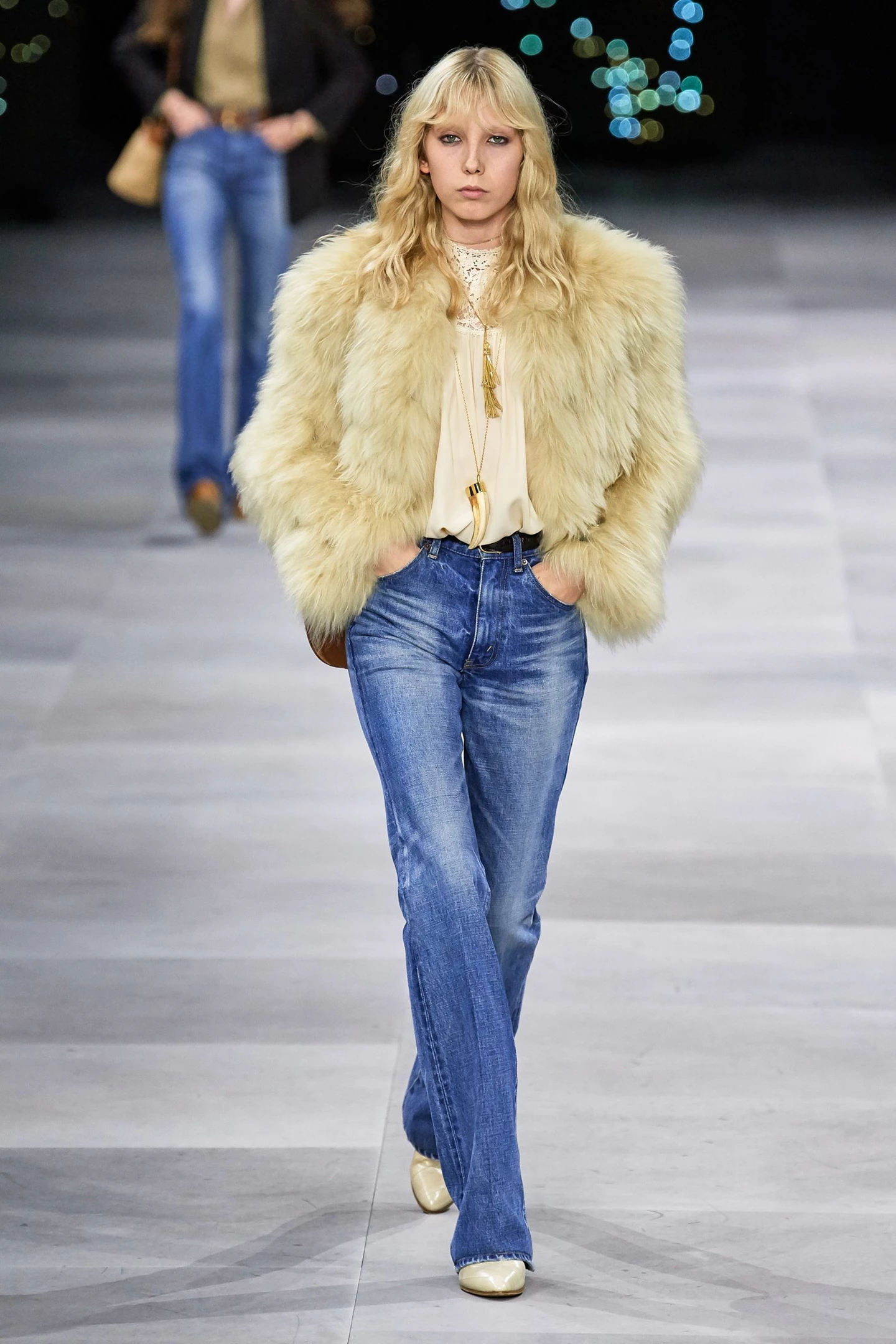 Denim lovers | Ποια jeans θα είναι στη μόδα την άνοιξη 2020; - εικόνα 3
