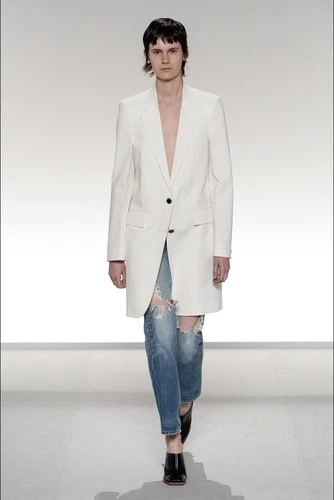 Denim lovers | Ποια jeans θα είναι στη μόδα την άνοιξη 2020; - εικόνα 2