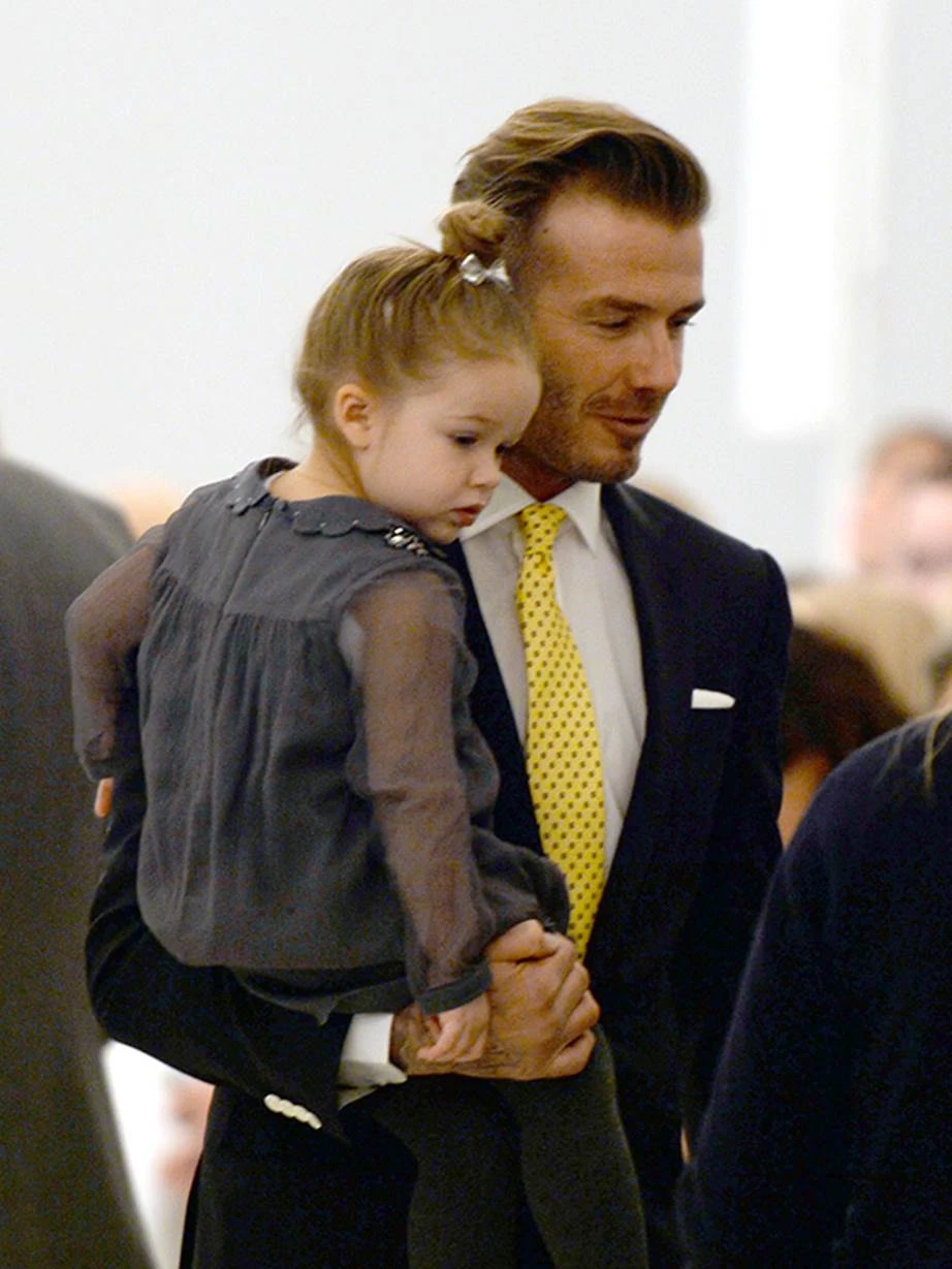 Οι Beckham’s στηρίζουν τη Victoria | Όλες οι φορές που η οικογένεια βρέθηκε στο front row της σχεδιάστριας - εικόνα 2