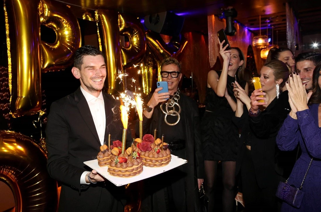 Zuka Athens | Ποιους Έλληνες celebrities είδαμε στα γενέθλια του Πλάτωνα Παπαγιαννόπουλου - εικόνα 2