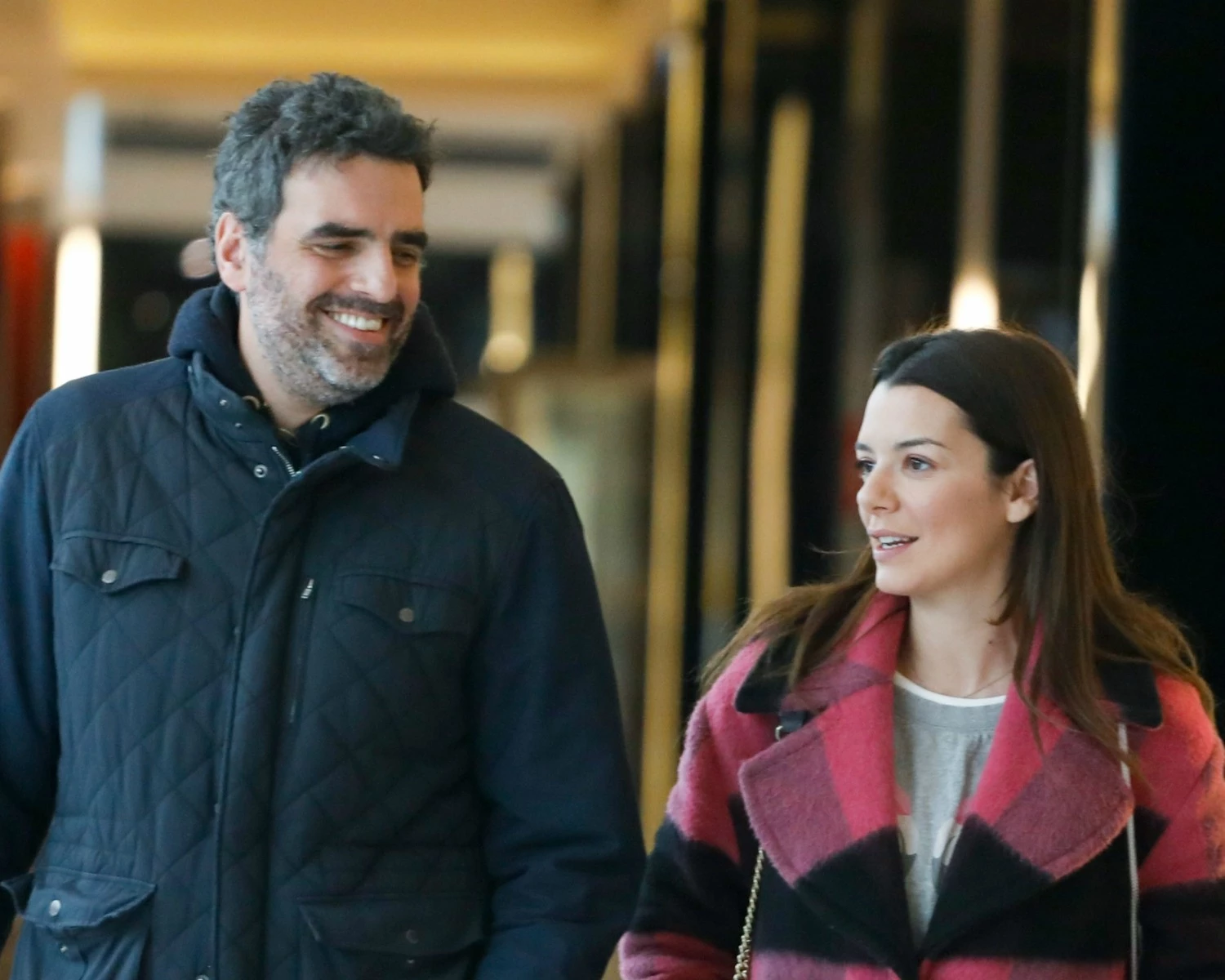 Νικολέττα Ράλλη | Φόρεσε το ιδανικό πανωφόρι για εγκυμονούσες