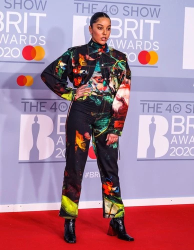 BRIT Awards 2020 | Oι εμφανίσεις στο κόκκινο χαλί των βραβείων - εικόνα 2