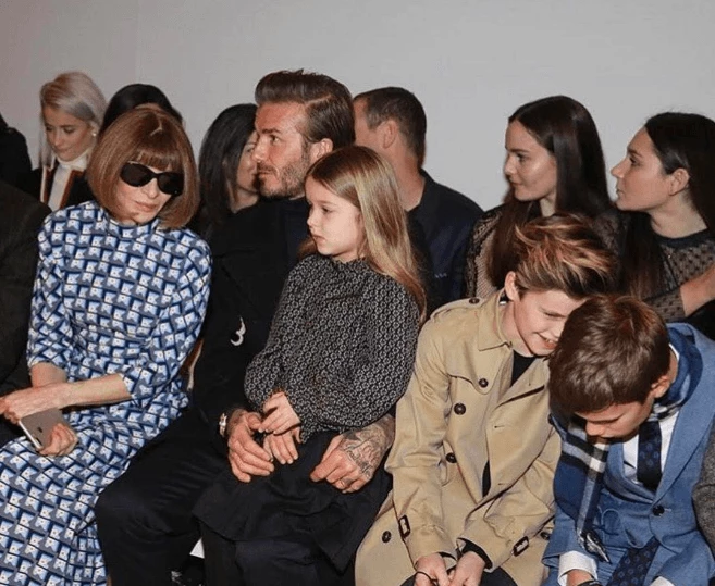 Οι Beckham’s στηρίζουν τη Victoria | Όλες οι φορές που η οικογένεια βρέθηκε στο front row της σχεδιάστριας - εικόνα 6