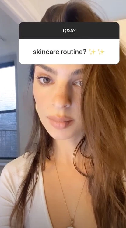 Η Emily Ratajkowski μοιράστηκε τη skincare ρουτίνα που ακολουθεί κατά τη διάρκεια της κοινωνικής απομόνωσης