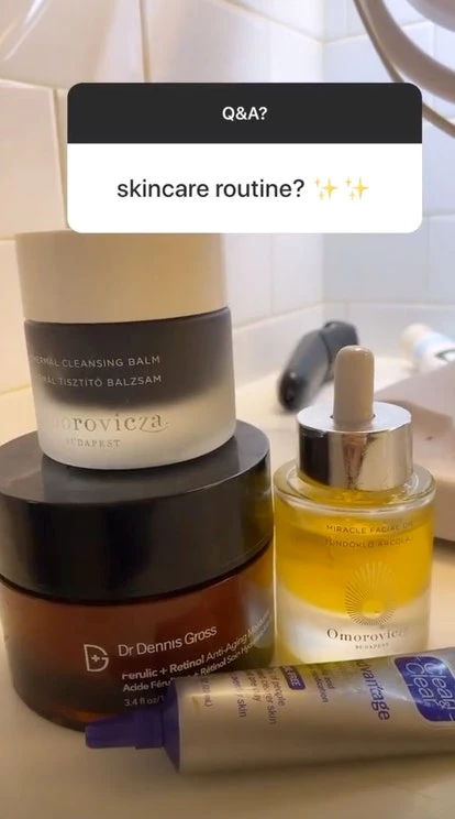 Η Emily Ratajkowski μοιράστηκε τη skincare ρουτίνα που ακολουθεί κατά τη διάρκεια της κοινωνικής απομόνωσης - εικόνα 2