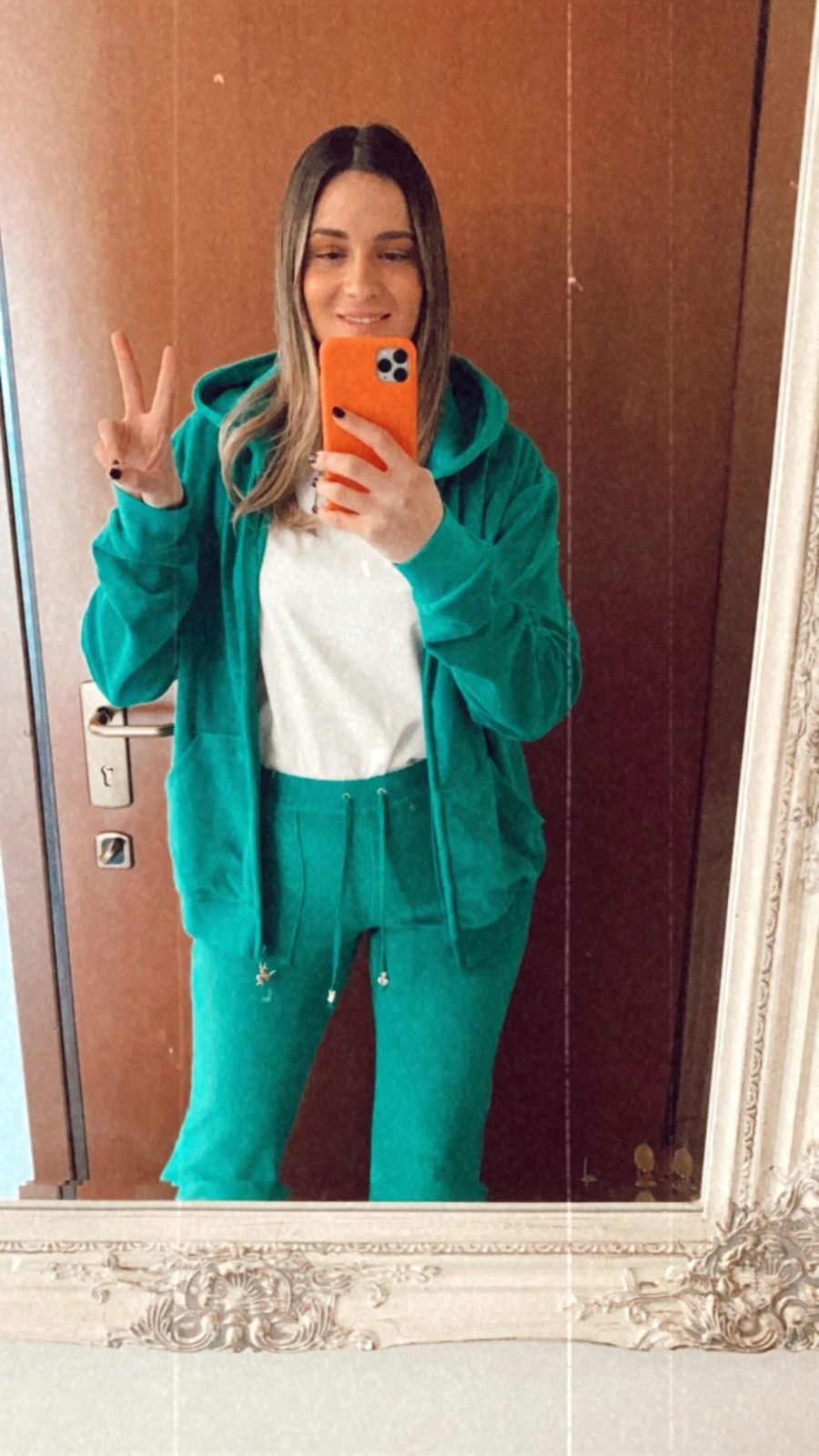Οι top Ελληνίδες Influencers μας στέλνουν τα δικά τους "stay-at-home" outfits - εικόνα 8