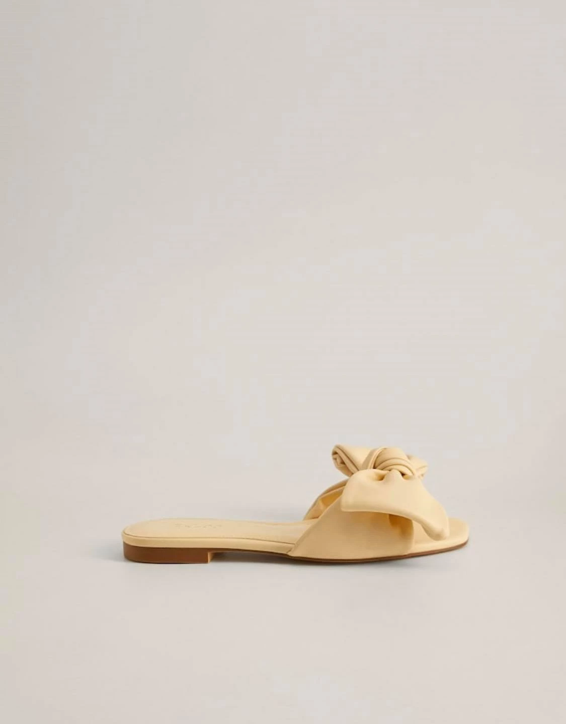 Φλατ παπούτσια από Zara, Mango και H&M που θα αναβαθμίσουν τις ανοιξιάτικες εμφανίσεις σου - εικόνα 8