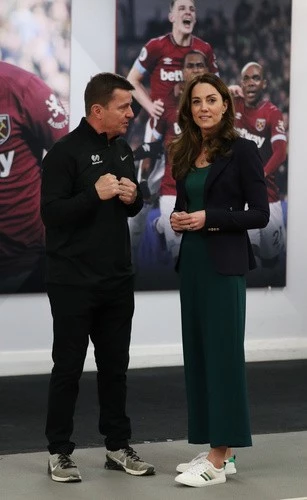 Τα αγαπημένα sneakers της Kate Middleton είναι πολύ οικονομικά και must για την άνοιξη | Θα τα βρεις εδώ