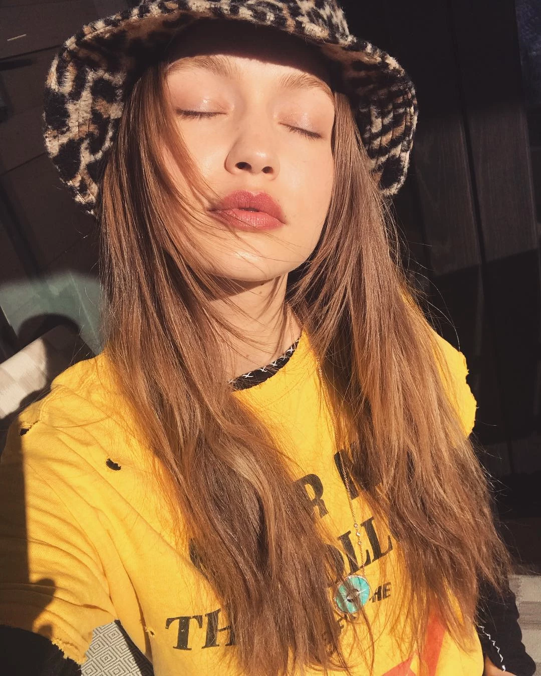 H Gigi Hadid σού δείχνει πώς να φορέσεις τις μεγαλύτερες τάσεις της σεζόν
