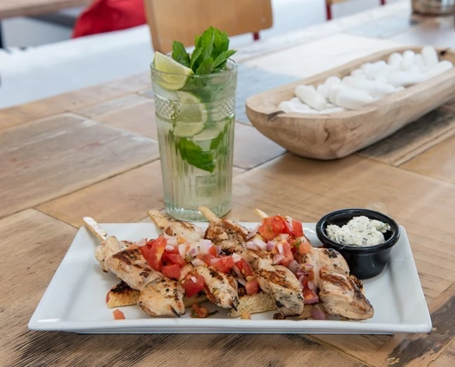 Τα TGI Fridays™ κάνουν πιο cool το καλοκαίρι στο Varkiza Resort - εικόνα 6