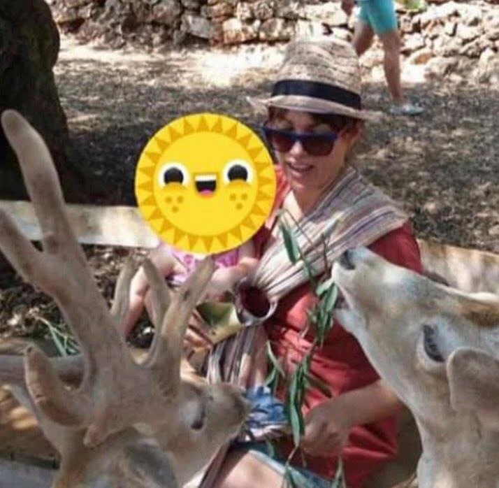 Κλέλια Ρένεση | Σπάνιες φωτογραφίες αγκαλιά με την ενός έτους κόρη της, Κοραλία