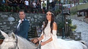 Ανθή Βούλγαρη | Τα αδημοσίευτα πλάνα από τον ροκ γάμο της με αφορμή την επέτειό της με τον Κώστα Κωνσταντινίδη (pics)