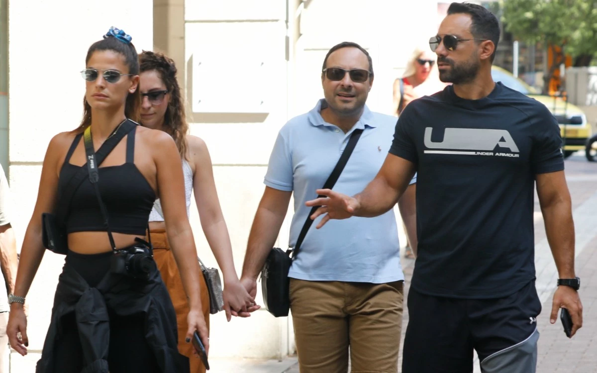 Χριστίνα Μπόμπα | Εντυπωσιακή με μαύρο crop top και κολάν μετά την αποκάλυψη ότι πήρε 7 κιλά - εικόνα 2