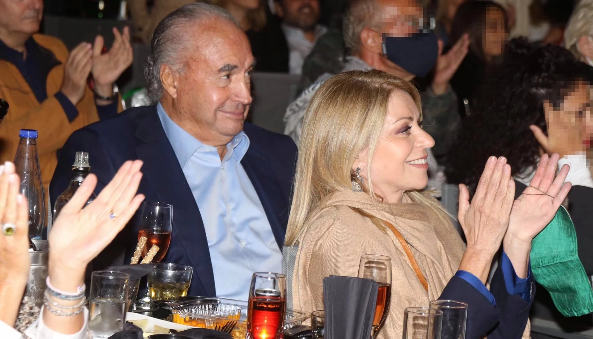 Έλλη Στάη | Το look που επέλεξε σε θεατρική έξοδο με τον Νίκο Μουνδρέα - εικόνα 5