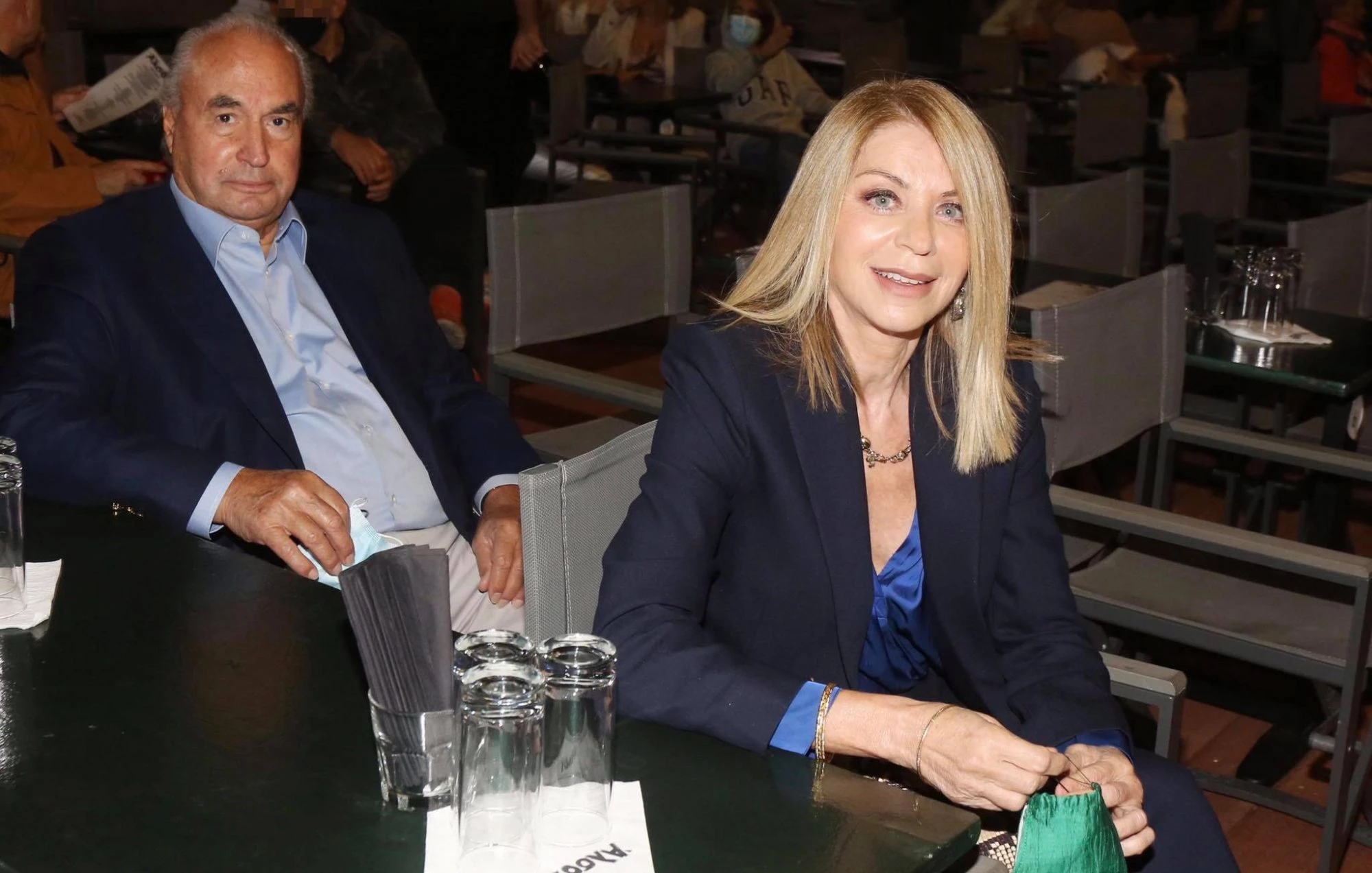Έλλη Στάη | Το look που επέλεξε σε θεατρική έξοδο με τον Νίκο Μουνδρέα - εικόνα 3