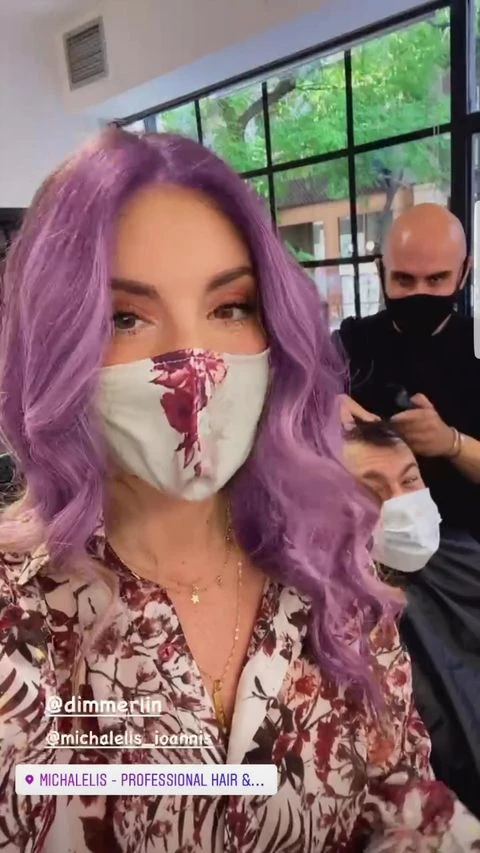 Αθηνά Οικονομάκου | Το νέο μοβ hair look που σόκαρε το Instagram