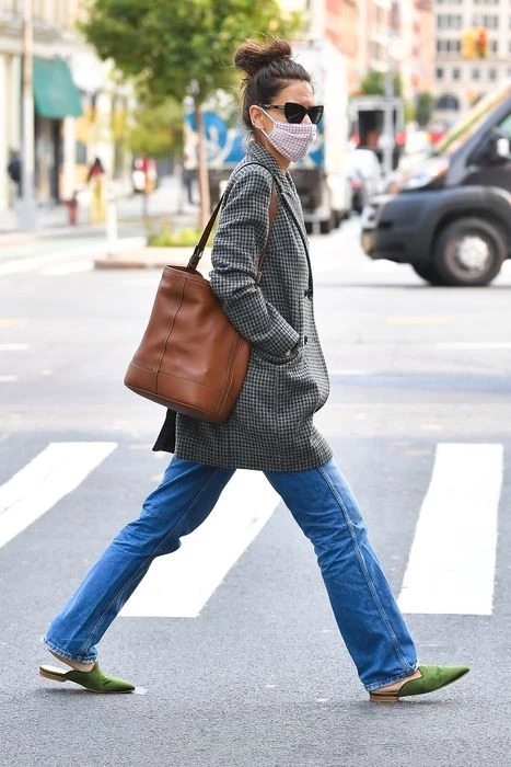 Η Katie Holmes φοράει τα παπούτσια που πρέπει να αποκτήσεις
