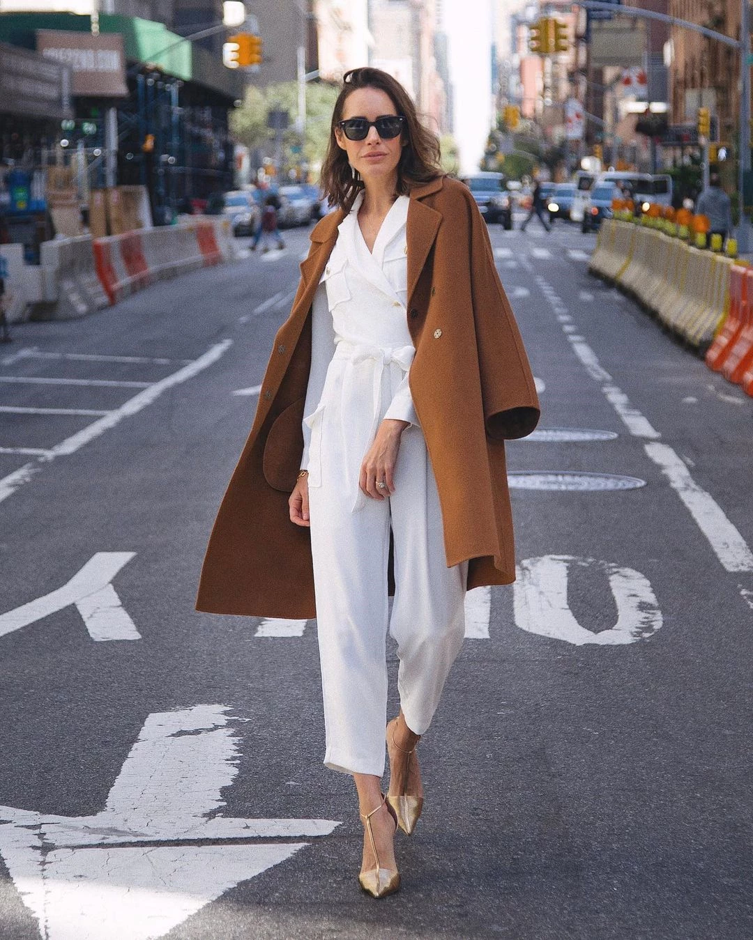 White is the new black | 10 looks που θα σε πείσουν πως το λευκό είναι η απόλυτη απόχρωση του χειμώνα - εικόνα 4