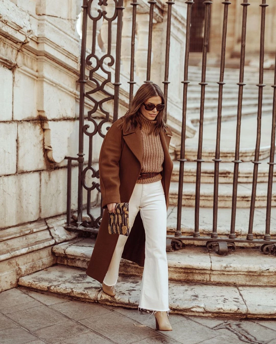 White is the new black | 10 looks που θα σε πείσουν πως το λευκό είναι η απόλυτη απόχρωση του χειμώνα - εικόνα 10
