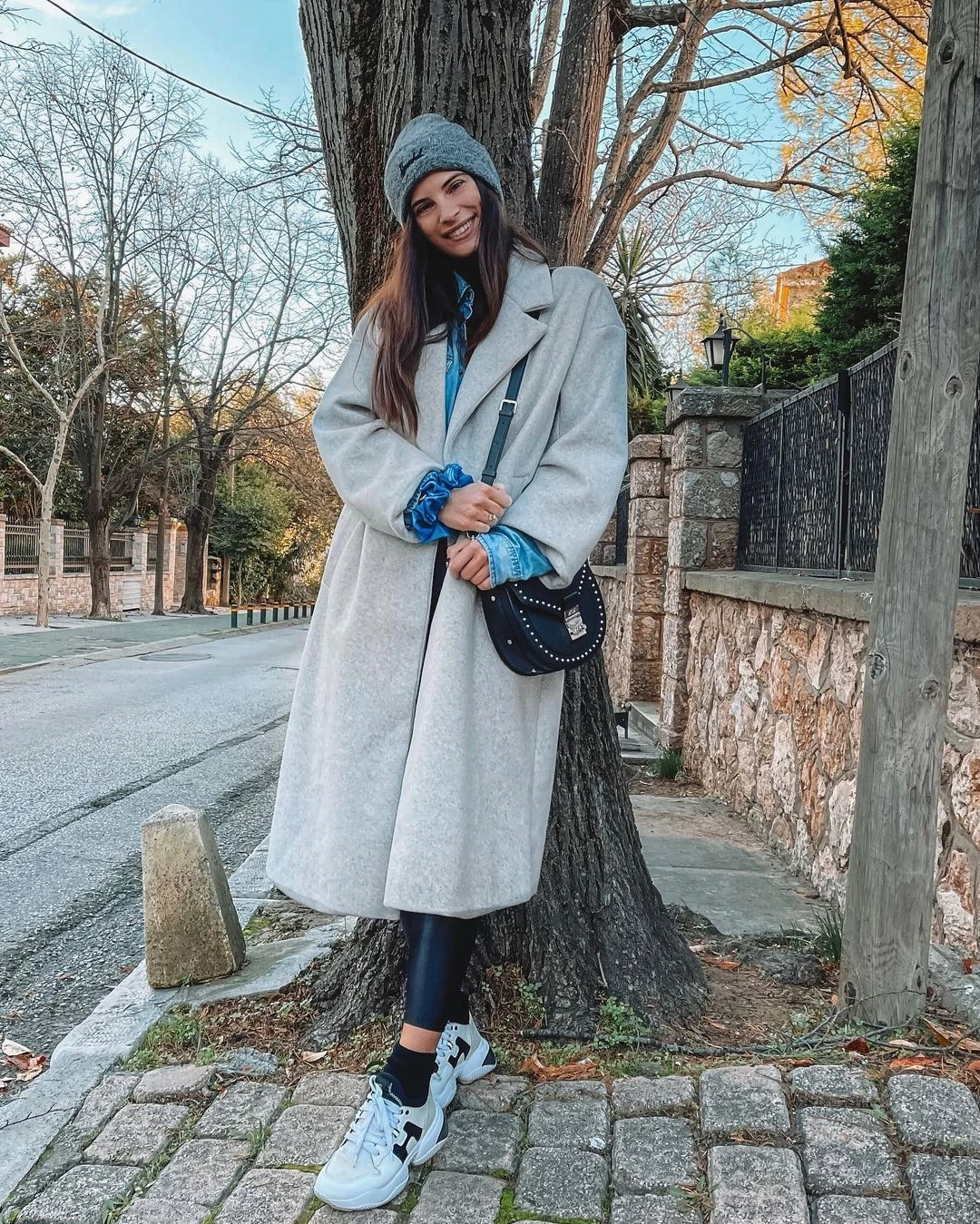 Casual chic | Η Χριστίνα Μπόμπα σου δείχνει πως να είσαι κομψή ακόμα κι όταν στέλνεις 6 για περπάτημα - εικόνα 2
