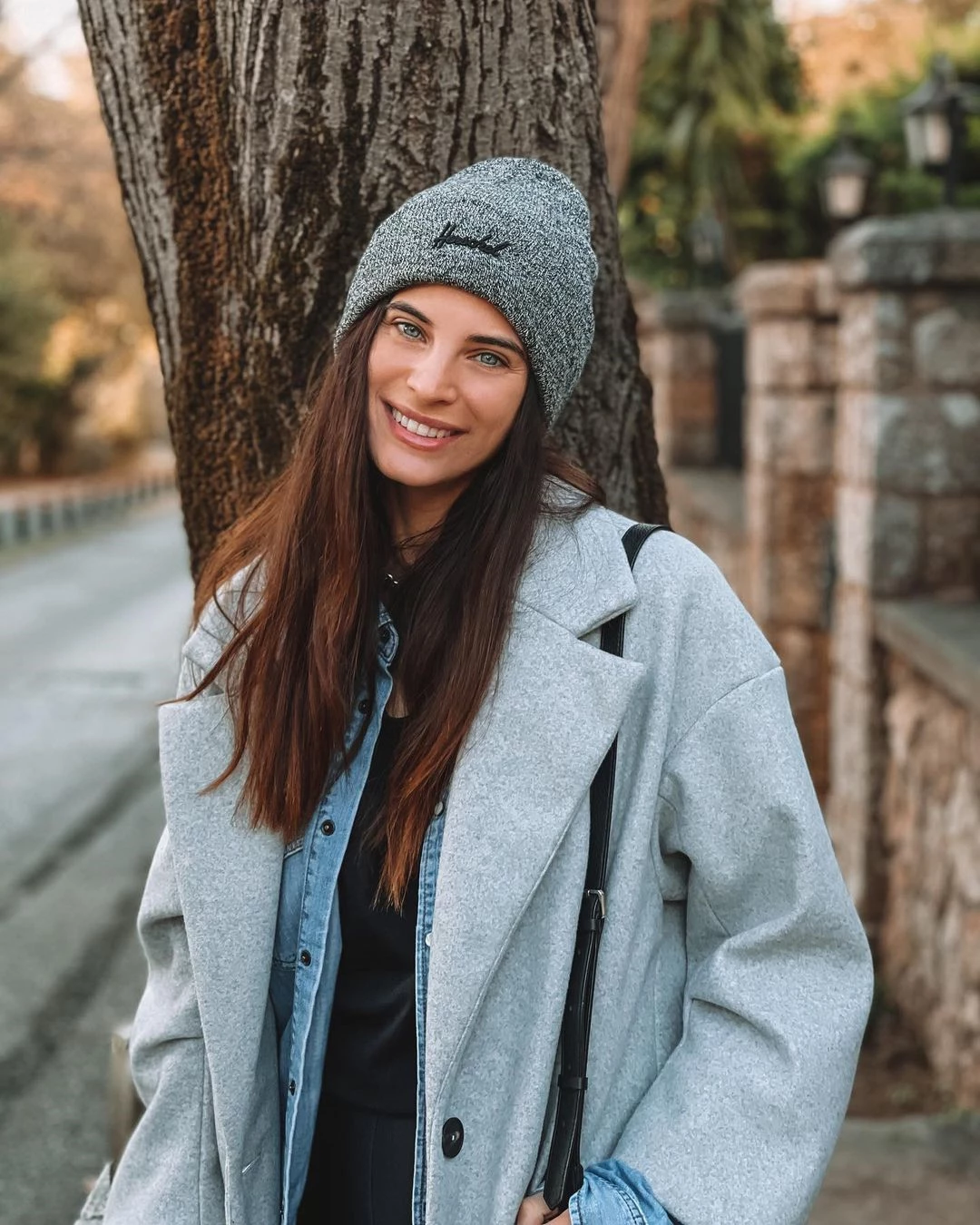 Casual chic | Η Χριστίνα Μπόμπα σου δείχνει πως να είσαι κομψή ακόμα κι όταν στέλνεις 6 για περπάτημα
