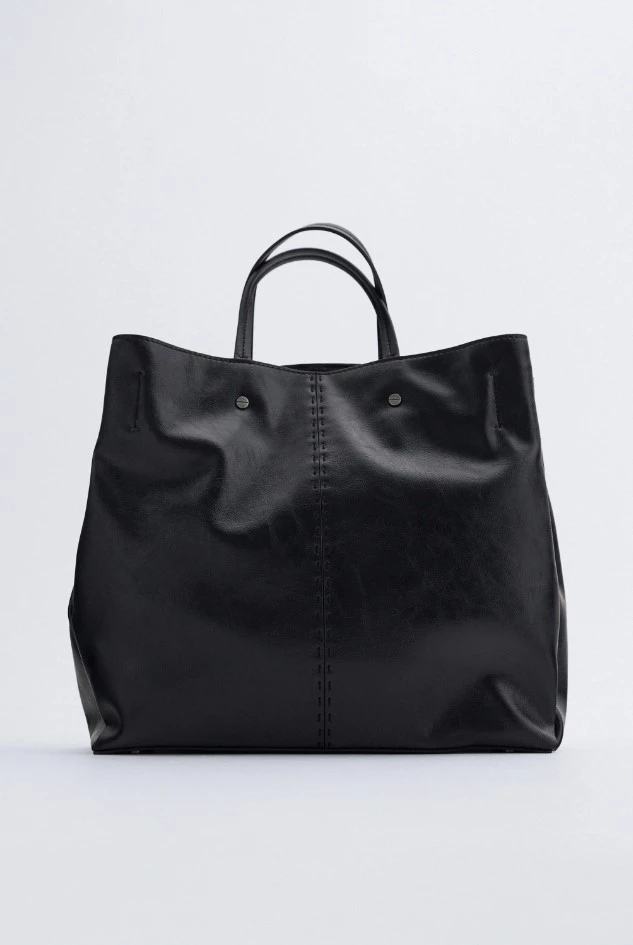 5 tote τσάντες από Zara που κοστίζουν λιγότερο από 20 ευρώ και χωρούν τα πάντα