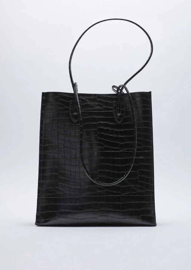 5 tote τσάντες από Zara που κοστίζουν λιγότερο από 20 ευρώ και χωρούν τα πάντα - εικόνα 2