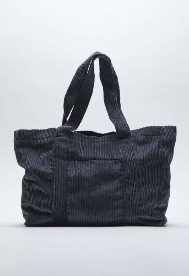5 tote τσάντες από Zara που κοστίζουν λιγότερο από 20 ευρώ και χωρούν τα πάντα - εικόνα 3