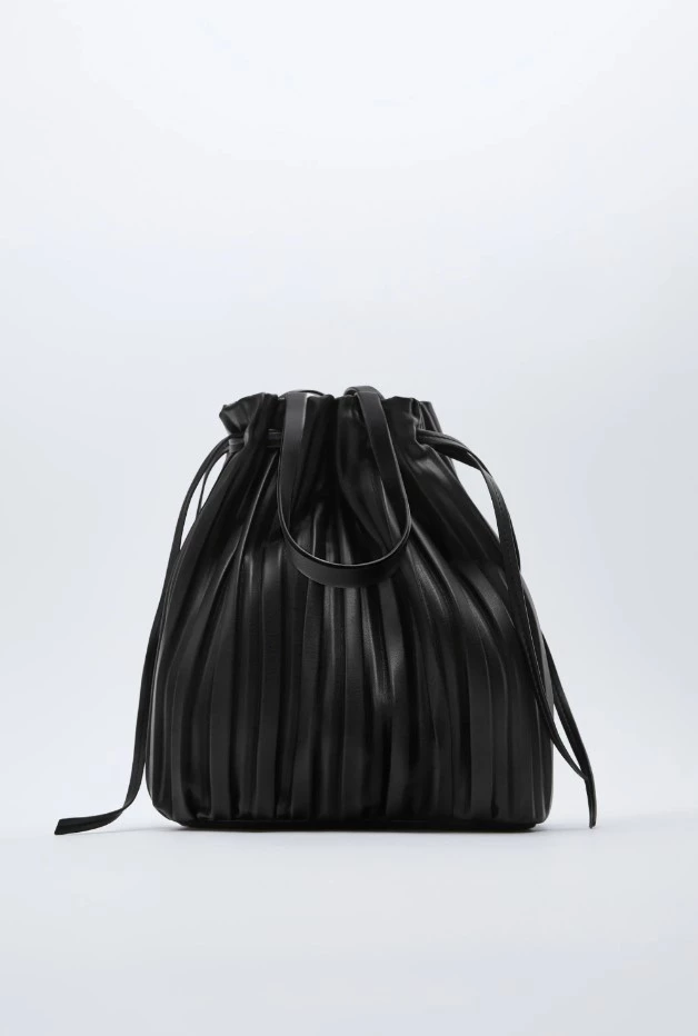 5 tote τσάντες από Zara που κοστίζουν λιγότερο από 20 ευρώ και χωρούν τα πάντα - εικόνα 4