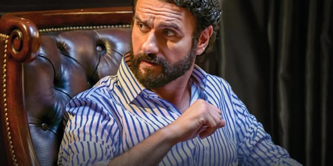 Με μουσάκι και κοστούμι χωρίς γραβάτα | Σπάνιες εικόνες από τον γάμο του Μελέτη Ηλία