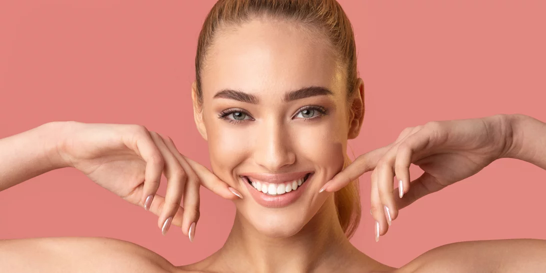 Smiley Face Nails | Το νέο trend στα νύχια που κάνει θραύση στο Pinterest