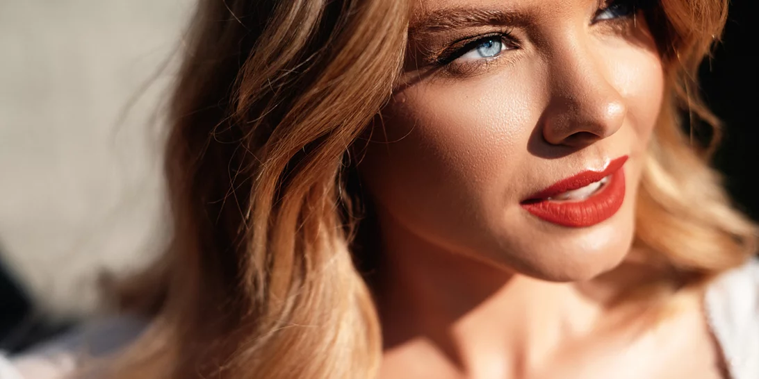 Αυτό το προϊόν μακιγιάζ χρειάζεσαι για ένα γιορτινό makeup look που θα κρατήσει ώρες