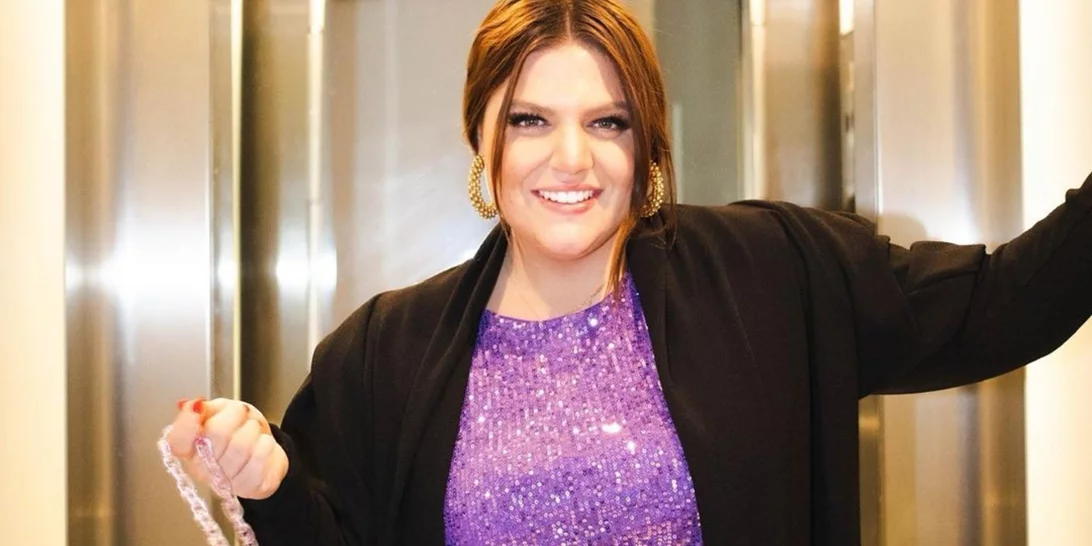 Η Δανάη Μπάρκα φόρεσε την κομψή φούστα που ταιριάζει σε όλες τις γυναίκες