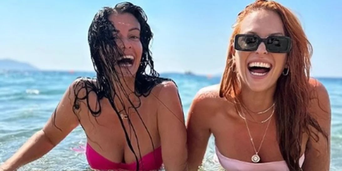 Σίσσυ Χρηστίδου-Μαρία Κορινθίου | Οι κοινές τους διακοπές στη Χαλκιδική σε "Barbie pink mode"