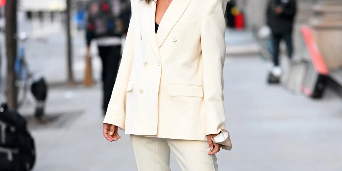 Το λευκό κοστούμι είναι απαραίτητο | Πώς θα το φορέσεις φέτος το καλοκαίρι σύμφωνα με τους celebrities