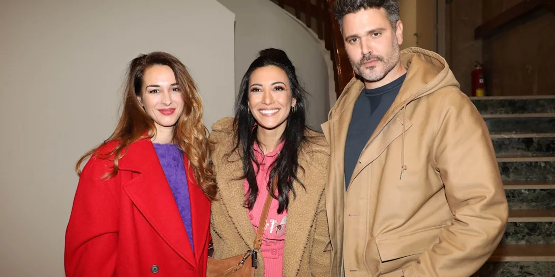 Η Ευγενία Σαμαρά και ο Οδυσσέας Παπασπηλιώπουλος μαζί στο θέατρο - Ποιοι celebrities έδωσαν το "παρών"