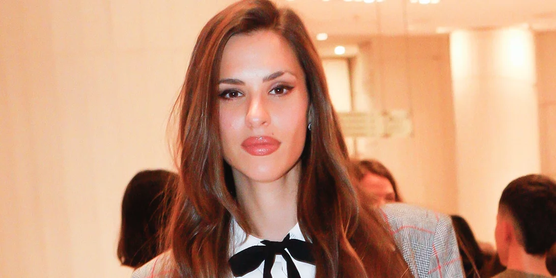 Σαν πρωταγωνίστρια του "Gossip Girl" | Η Ιζαμπέλλα Φούλοπ με μια εμφάνιση της που είναι hot τάση για το φθινόπωρο