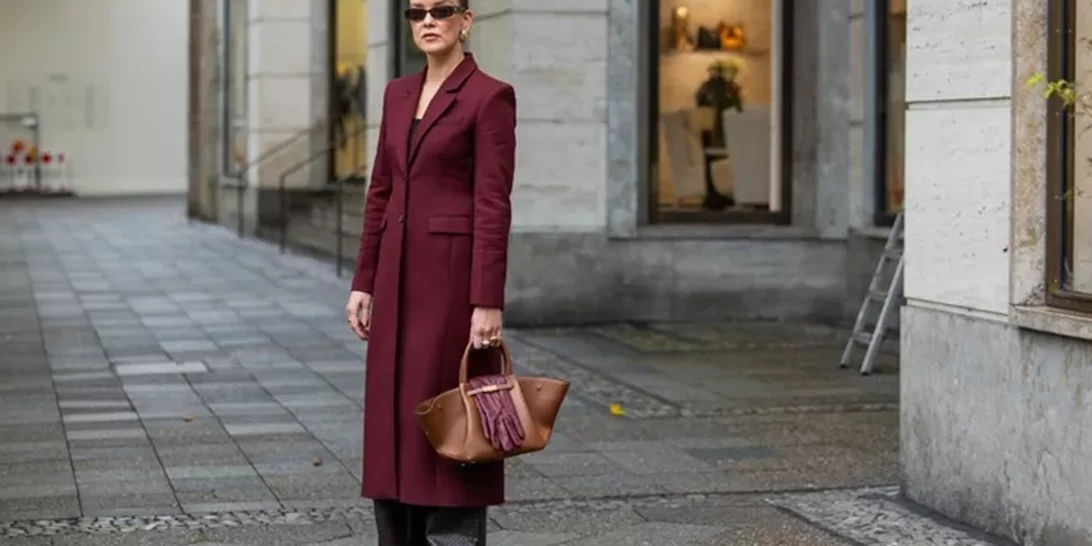 Το μακρύ παλτό από τη Zara για τις day to evening εμφανίσεις σου είναι στο χρώμα που ταιριάζει με τα πάντα