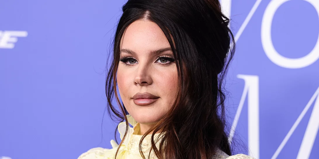 Η Lana Del Rey παντρεύεται | Το εντυπωσιακό μονόπετρο με το οποίο εμφανίστηκε στα Billboard Women in Music Awards