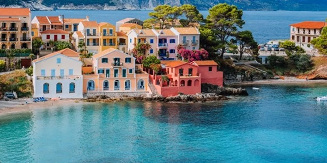 Στα νησιά ο κορονοϊός | Ποιες περιοχές έχουν έντονη διασπορά λόγω τουρισμού