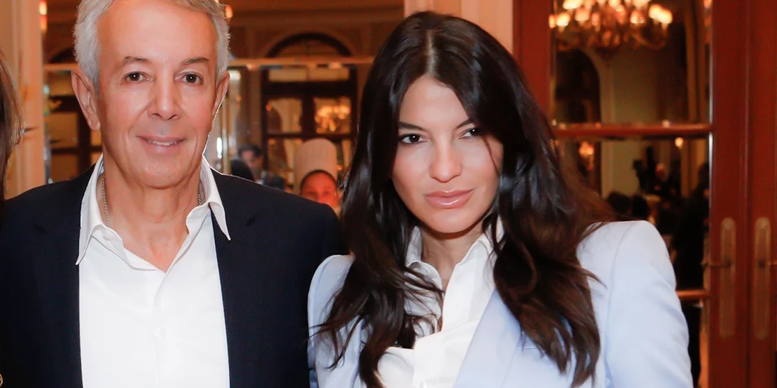 Δήμητρα Κούστα | Με baby blue κοστούμι μαζί με τον σύζυγό της, Γιάννη Κούστα σε κοσμική έξοδο