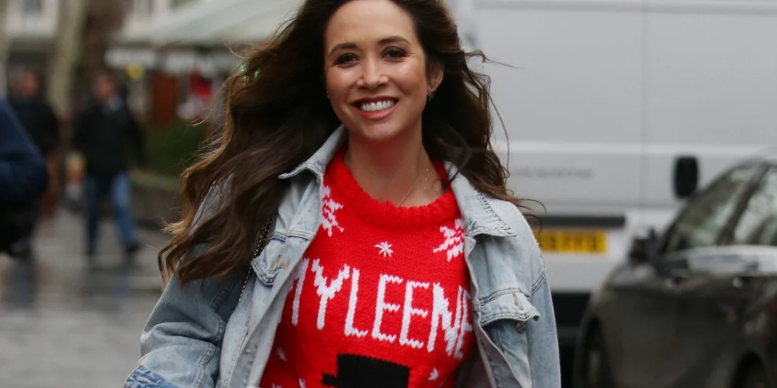 Τα πουλόβερ που θα σε βάλουν σε γιορτινό mood