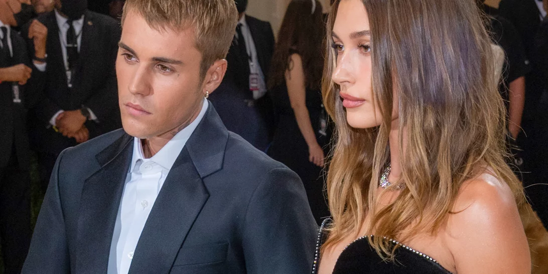 Η Hailey Bieber δεν έχει κόμπλεξ να την αποκαλούν "σύζυγο του Justin Bieber"