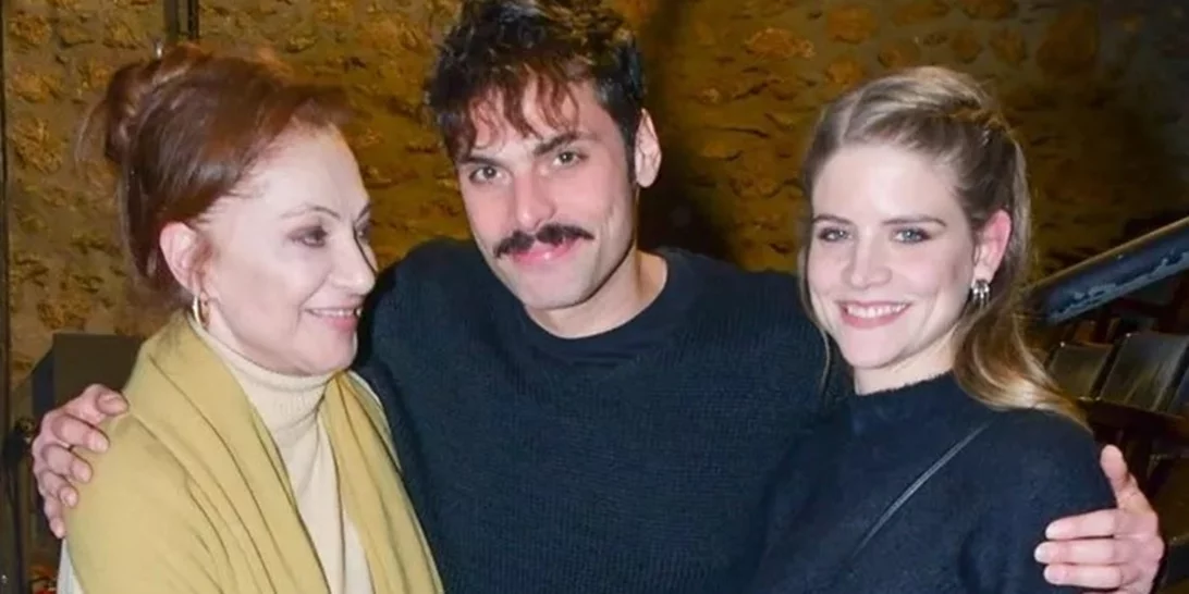 Φιλαρέτη Κομνηνού | Η τρυφερή φωτογραφία της εγγονής της στο χριστουγεννιάτικο σαλόνι της