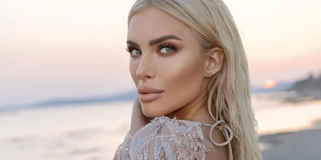 Κατερίνα Καινούργιου | Αυτή είναι η αγαπημένη της αντηλιακή πούδρα για τέλεια κάλυψη και προστασία από τον ήλιο