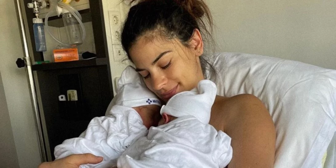 Χριστίνα Μπόμπα | Ετοιμάζει την πρώτη φωτογράφιση με τις νεογέννητες κόρες της