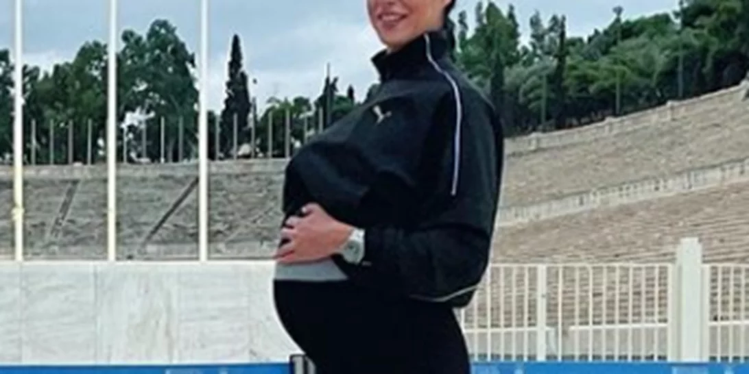 Ευαγγελία Συριοπούλου | Η φωτογραφία με φουσκωμένη κοιλίτσα λίγο πριν γεννήσει