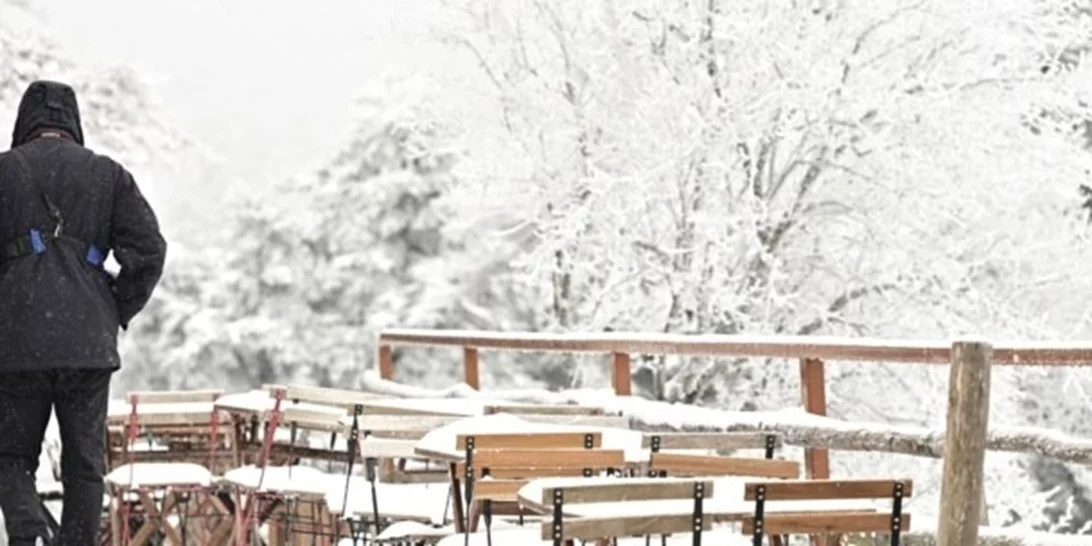 Xειμωνιάτικη εισβολή | Σε 6 ώρες η θερμοκρασία έπεσε 15 βαθμούς - Χιόνια σε Θεσσαλονίκη, Φλώρινα, Καστοριά, Κοζάνη και Δράμα