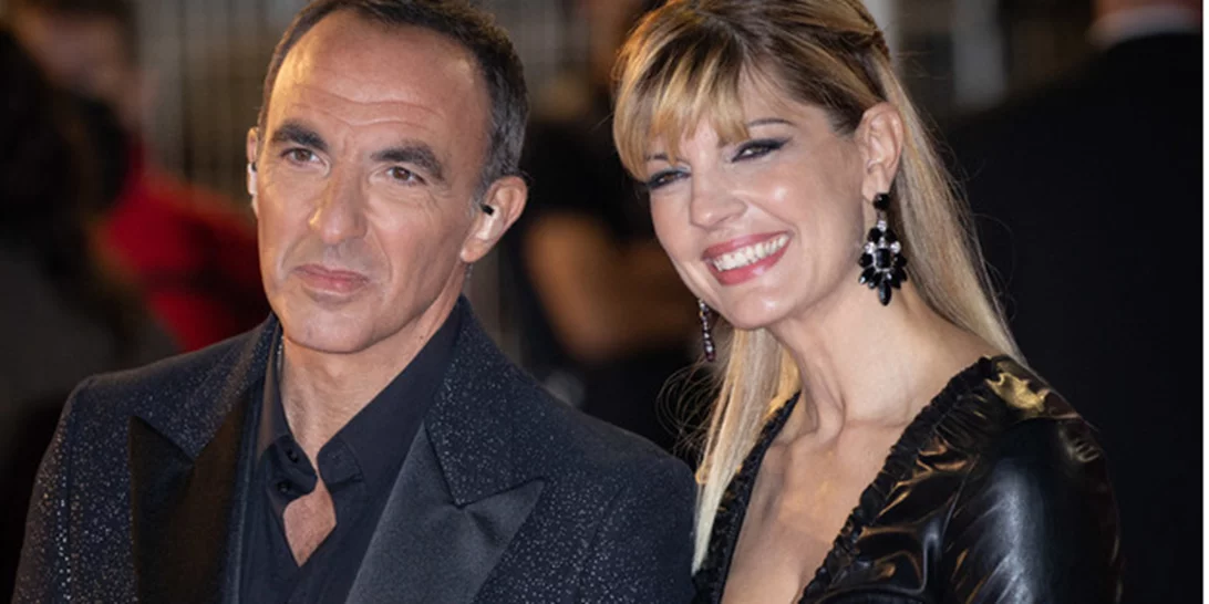 Με μαύρο δερμάτινο φόρεμα | Ο Νίκος Αλιάγας συνοδεύει την εντυπωσιακή σύζυγό του Τίνα Γρηγορίου