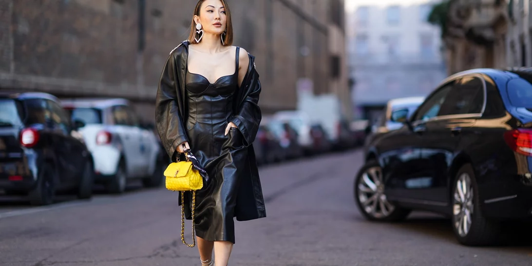 Ψάχνεις φόρεμα για το date σου; Το μαύρο στράπλες φόρεμα από τη Mango είναι αυτό που θες